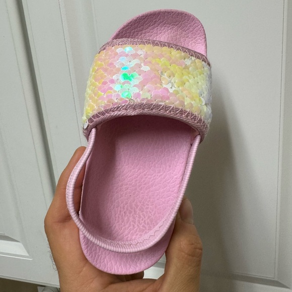 Girls Slides Size 7/8 - Picture 2 of 3